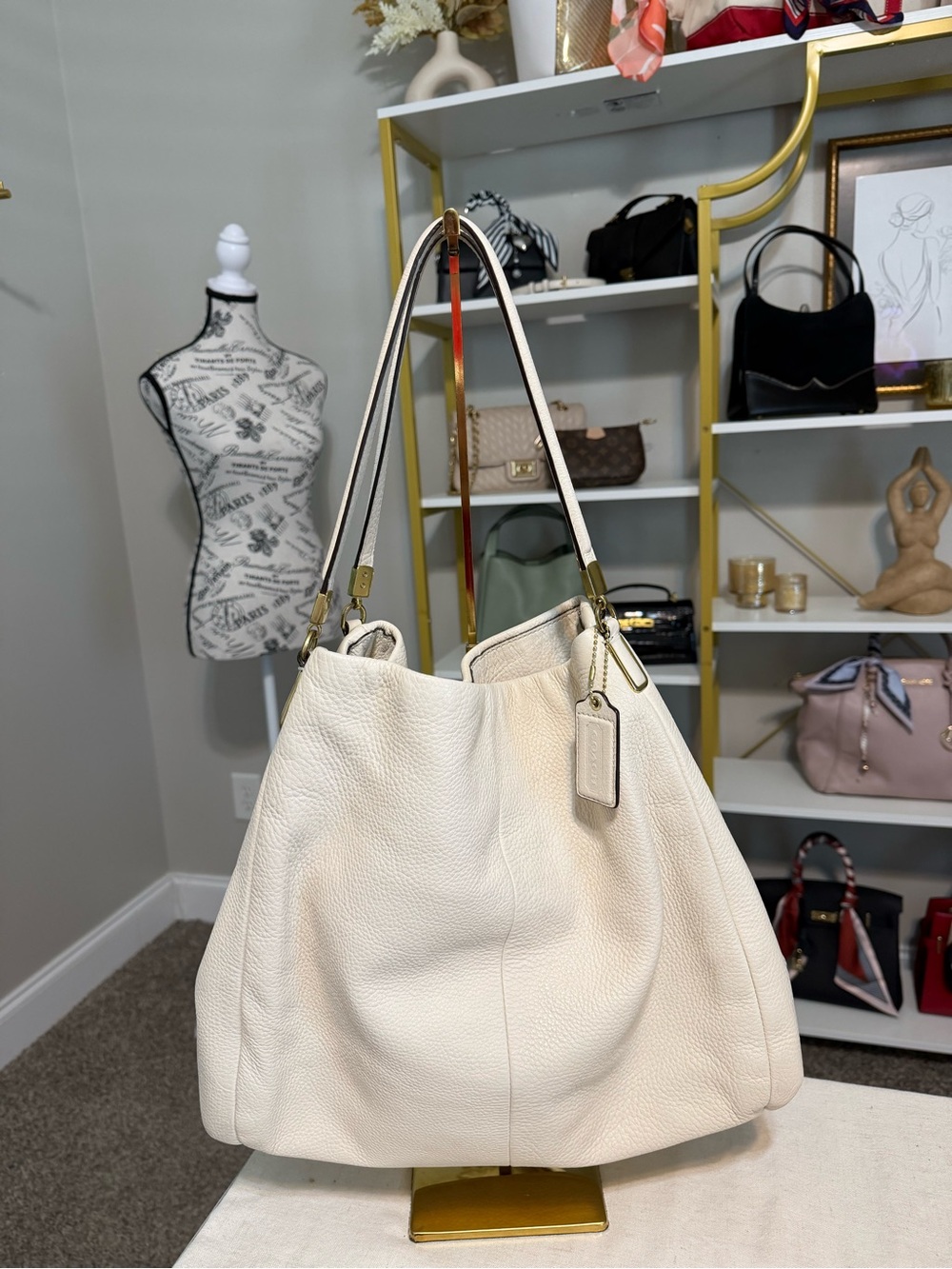 Coach Madison Elegant Cream Leather Shoulder Bag with Scarf Accent - Picture 4 of 16